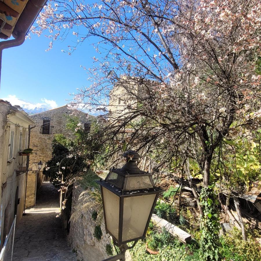 Luciae Domus Hotel Roccascalegna Bagian luar foto