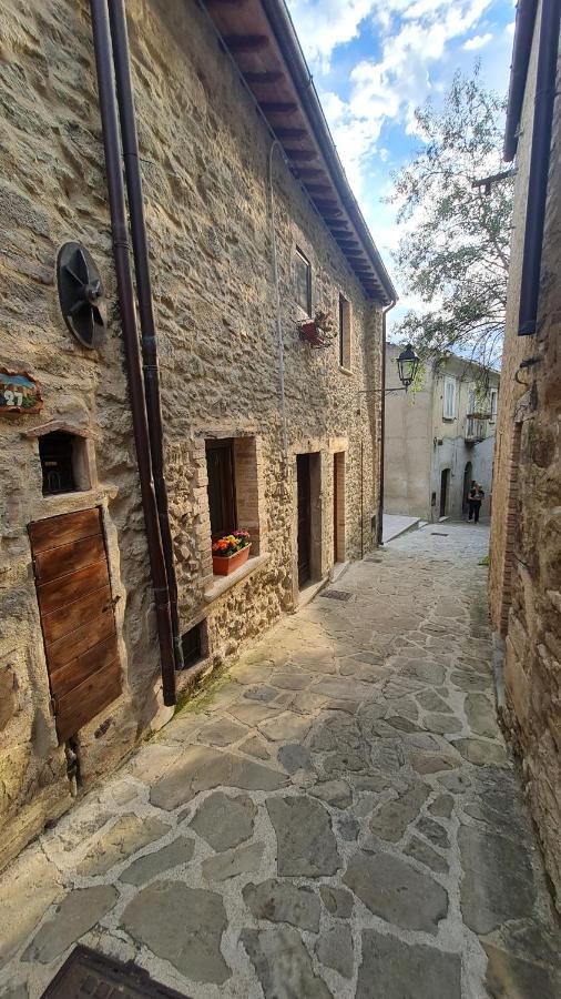 Luciae Domus Hotel Roccascalegna Bagian luar foto